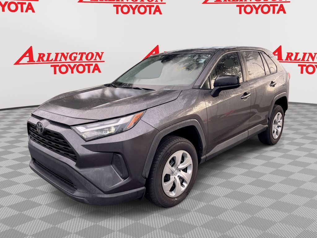 2023 Toyota RAV4 LE's photo