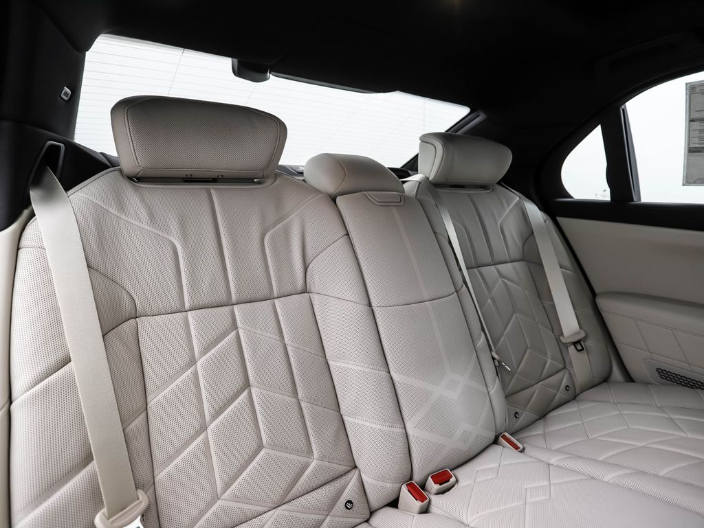 Thumbnail: 2026 BMW 7 Series - 29