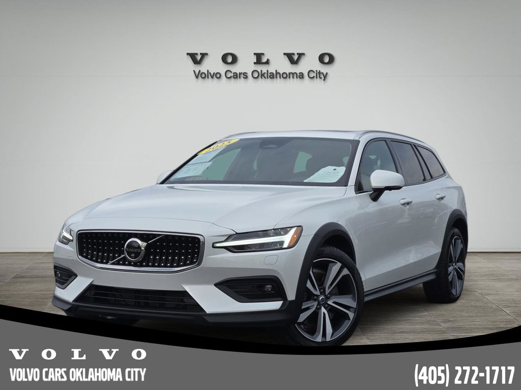 2025 Volvo V60 Cross Country