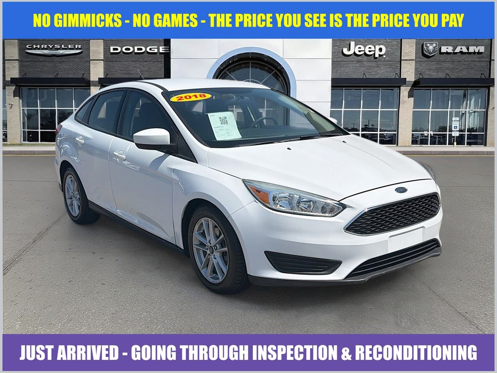 Oxford White 2018 Ford Focus SE Sedan Front-Wheel Drive 6-Speed Automatic