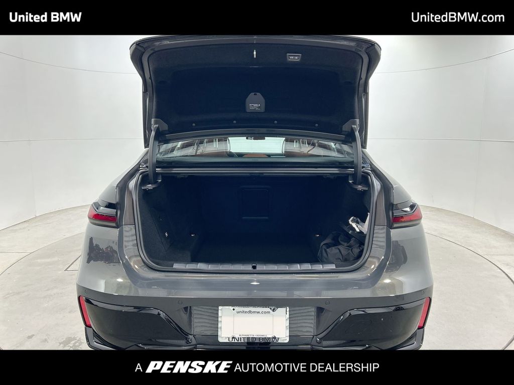 Thumbnail: 2026 BMW 7 Series - 22