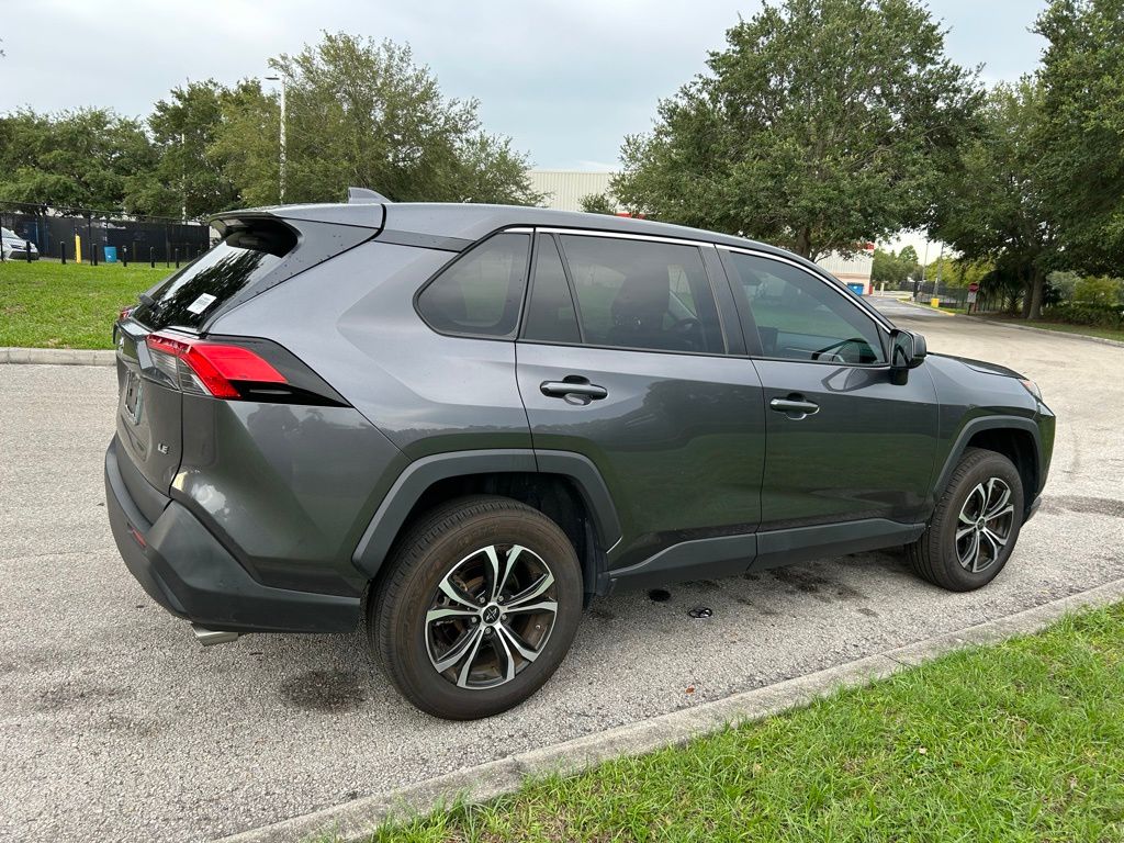 2022 Toyota RAV4 LE 5