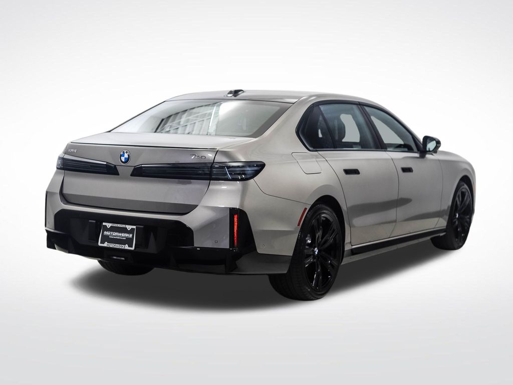 Thumbnail: 2027 BMW 7 Series - 5