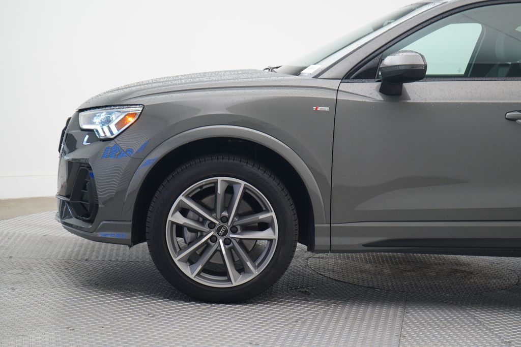 Thumbnail: 2023 Audi Q3 - 2