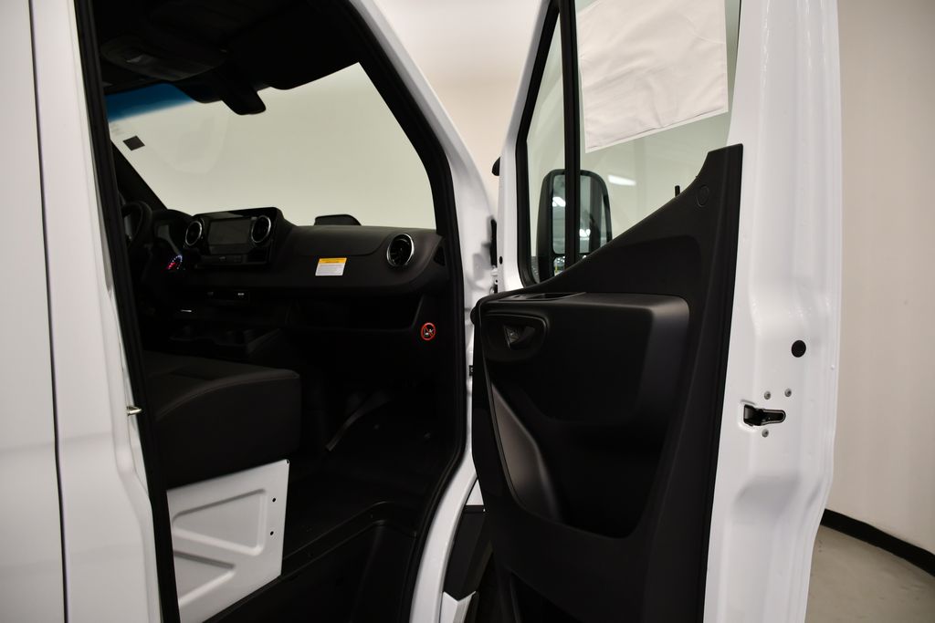 Thumbnail: 2026 Mercedes-Benz Sprinter - 27