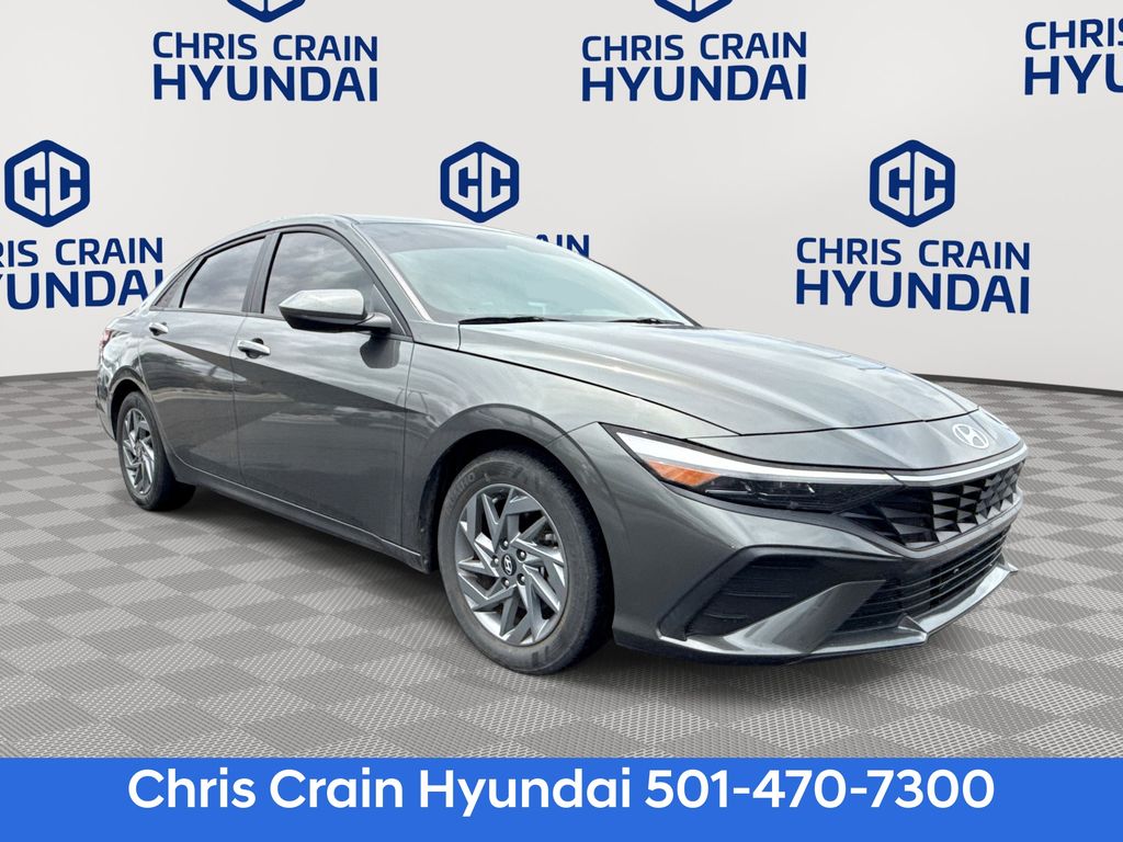 Gray 2024 Hyundai Elantra Sedan Front-Wheel Drive Continuously Variable Transmission