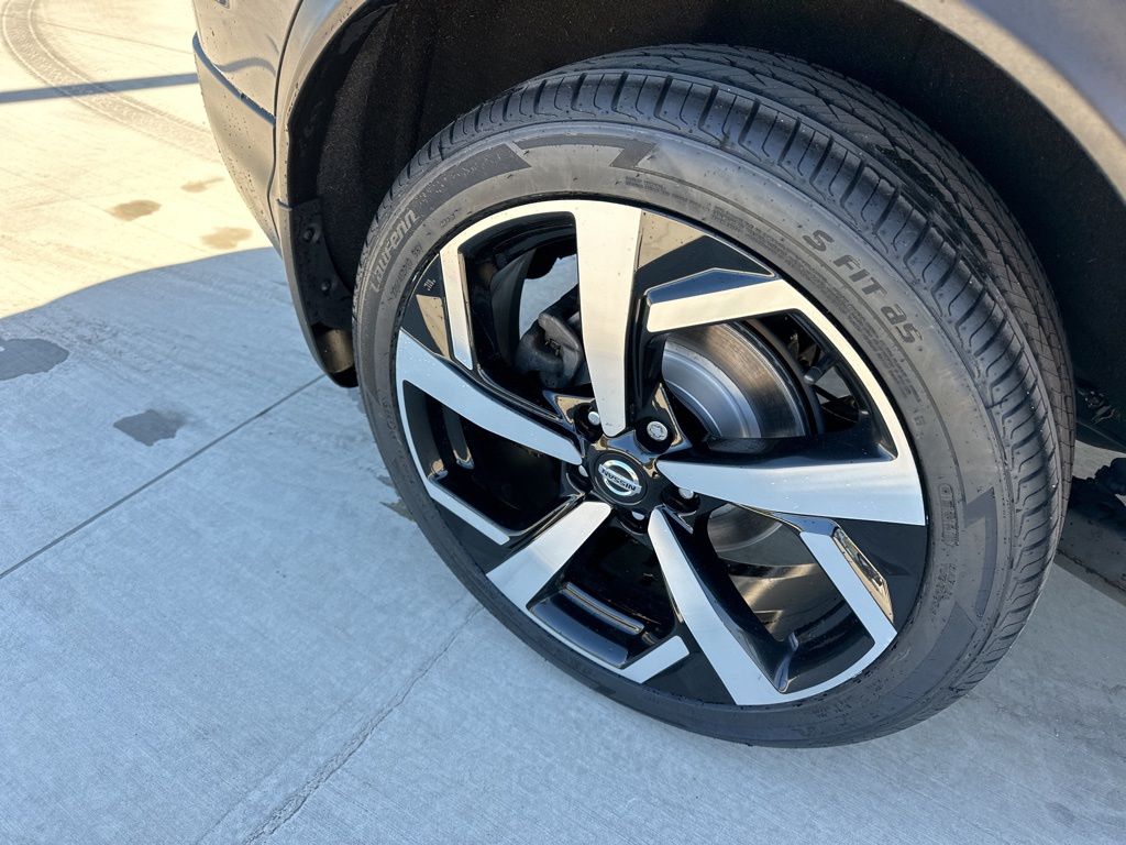 2021 Nissan Rogue Sport SL 14