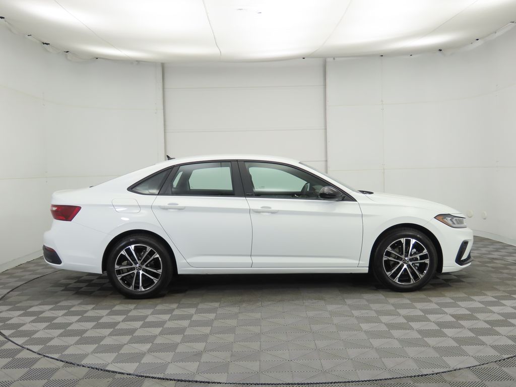 Thumbnail: 2025 Volkswagen Jetta - 4