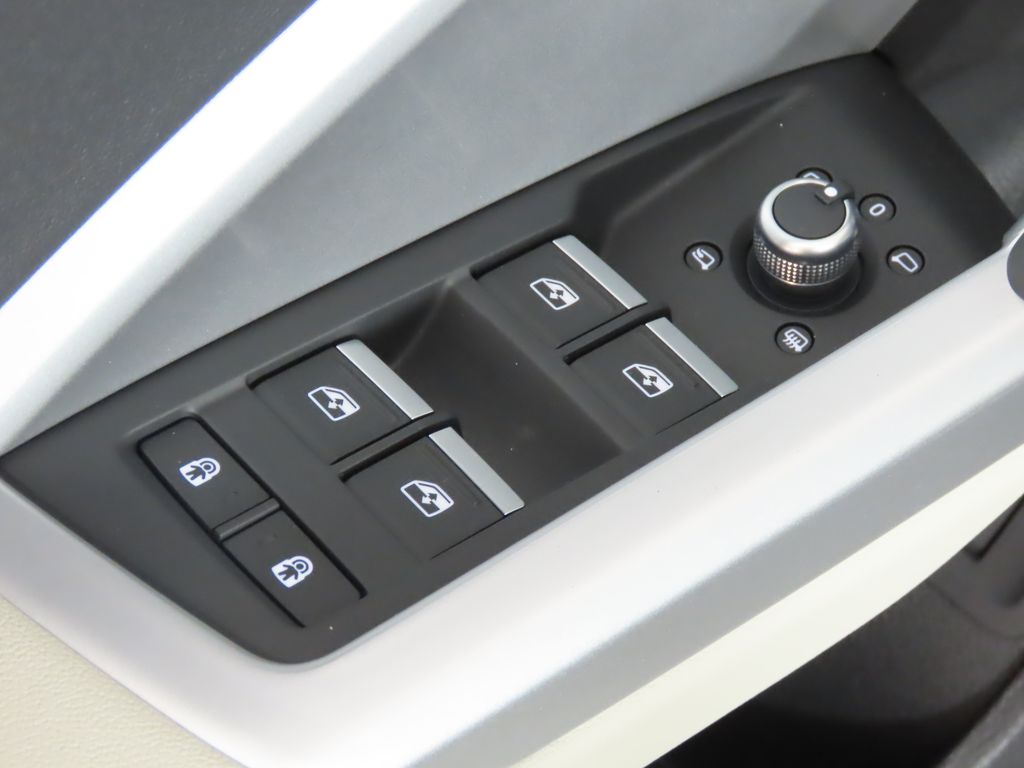 Thumbnail: 2025 Audi Q3 - 30