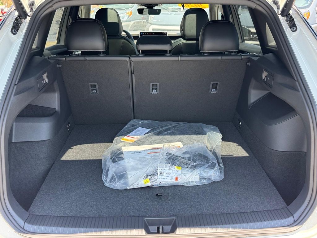 New 2026 Sandstone w/Deep Black Roof Volkswagen 2.0T SE R-Line Black image 5