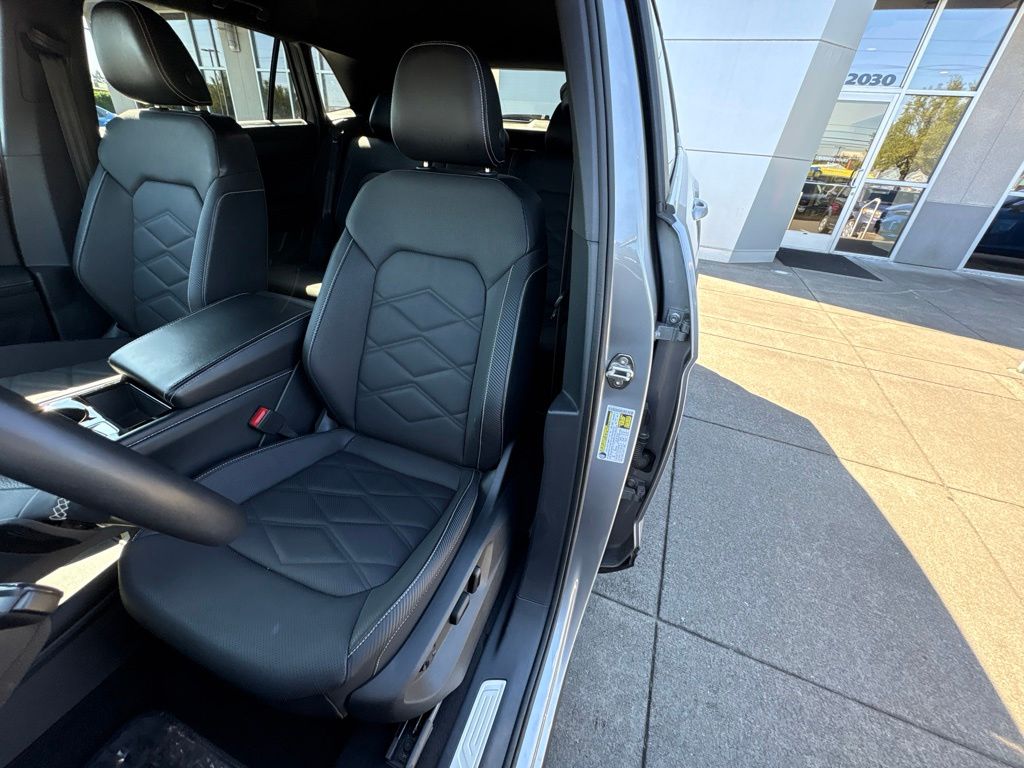 2024 Volkswagen Atlas Cross Sport 2.0T SE w/Technology