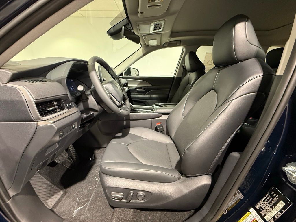 Thumbnail: 2026 Toyota Grand Highlander - 13