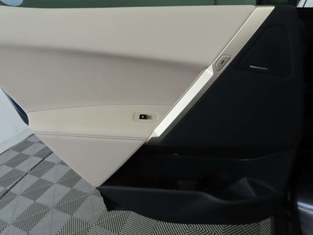 2025 BMW iX xDrive50 27