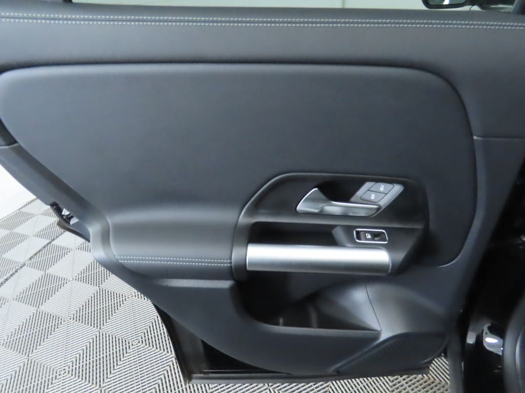 Thumbnail: 2025 Mercedes-Benz GLA - 26