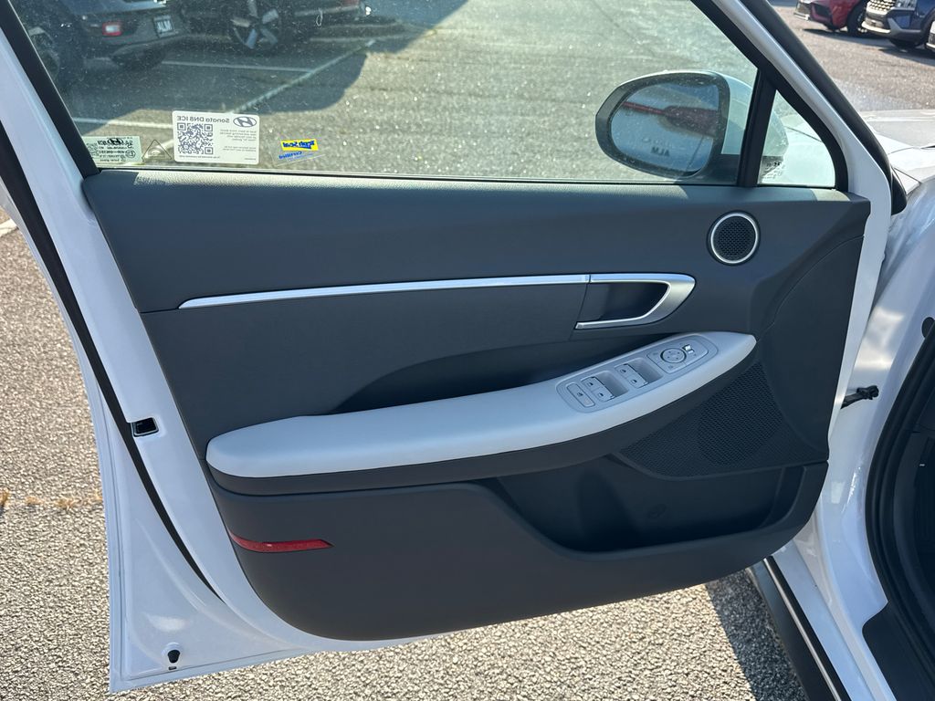 2025 Hyundai Sonata SE photo 10