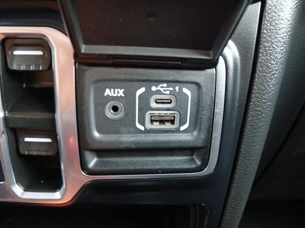Used Car 2023 Jeep Gladiator  Texas Trail For Sale Under $35,000 In Austin, Texas