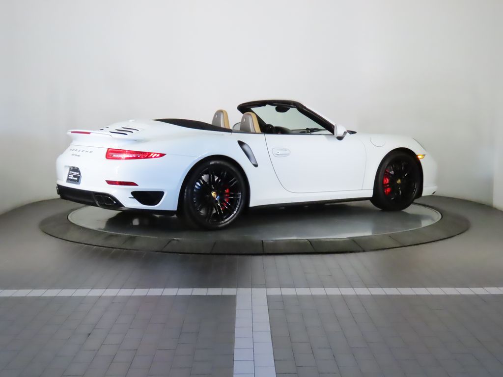 Thumbnail: 2016 Porsche 911 - 15