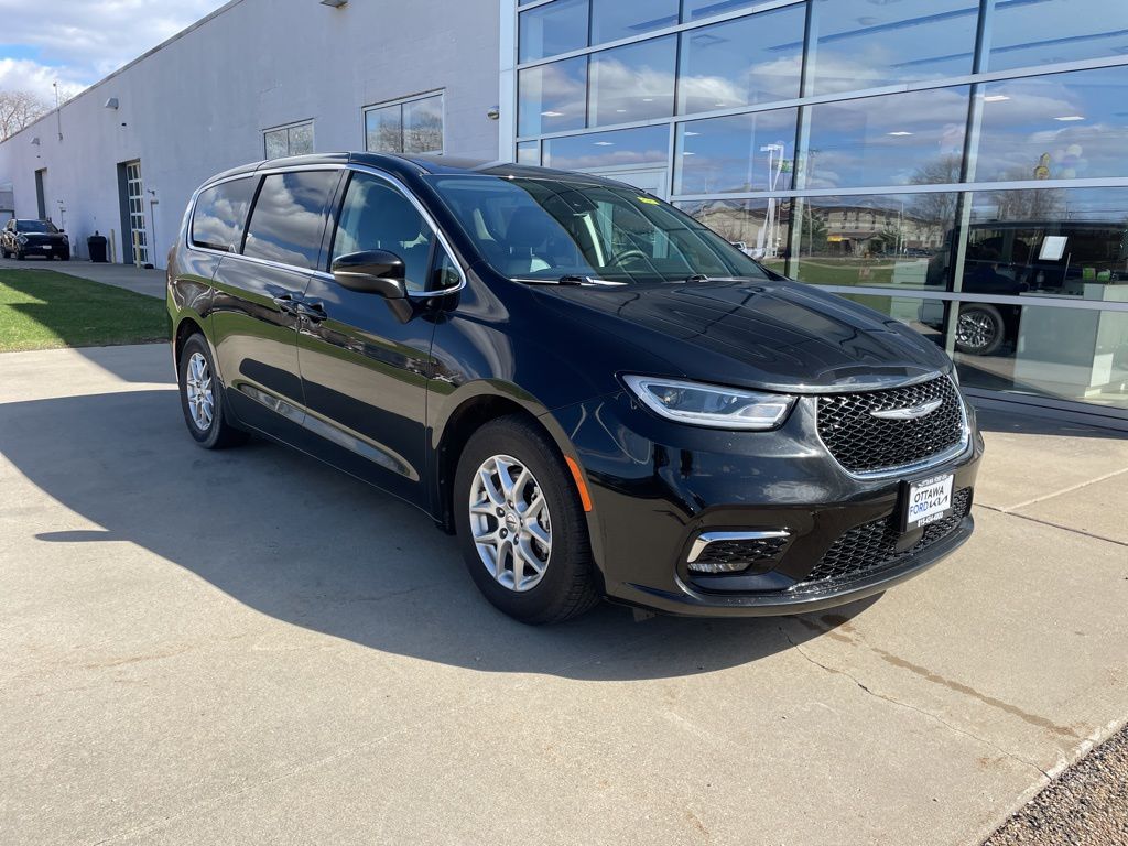 2023 Chrysler Pacifica Touring L FWD
