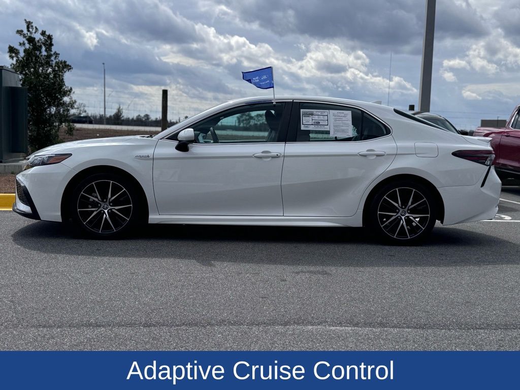 2021 Toyota Camry SE Hybrid