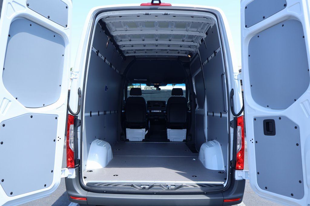 Thumbnail: 2026 Mercedes-Benz Sprinter - 8