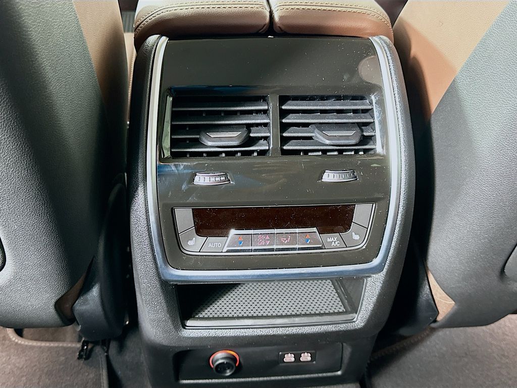 Thumbnail: 2026 BMW X7 - 18