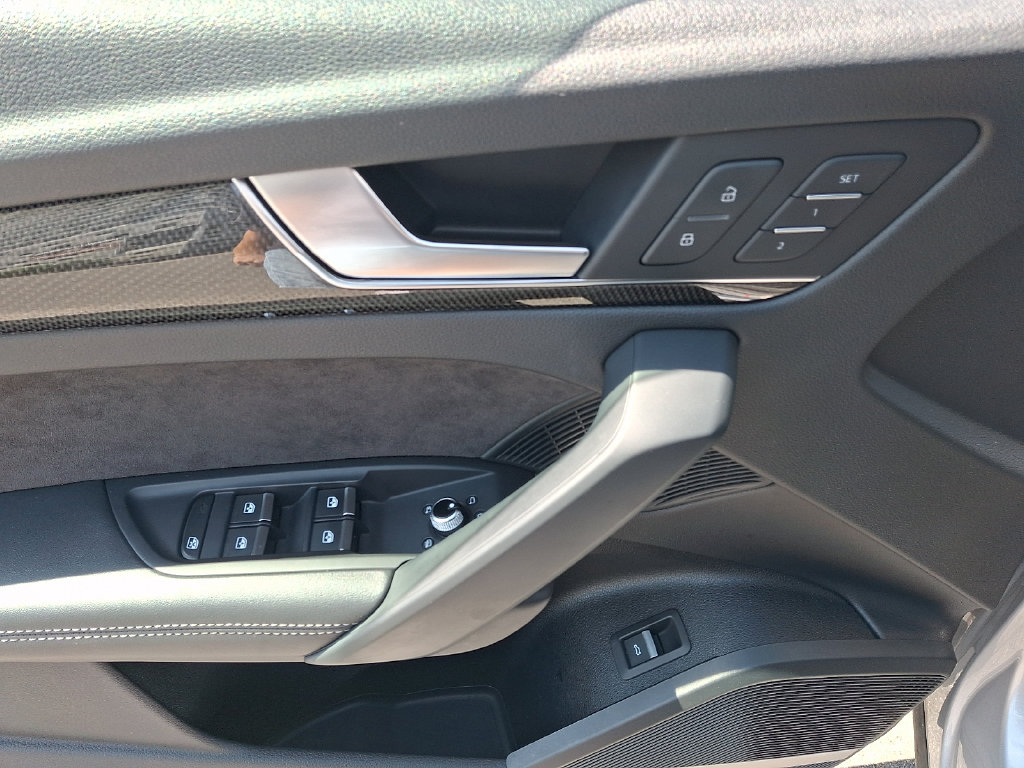 Thumbnail: 2018 Audi SQ5 - 12