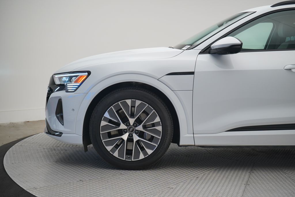 Thumbnail: 2024 Audi Q8 e-tron - 2