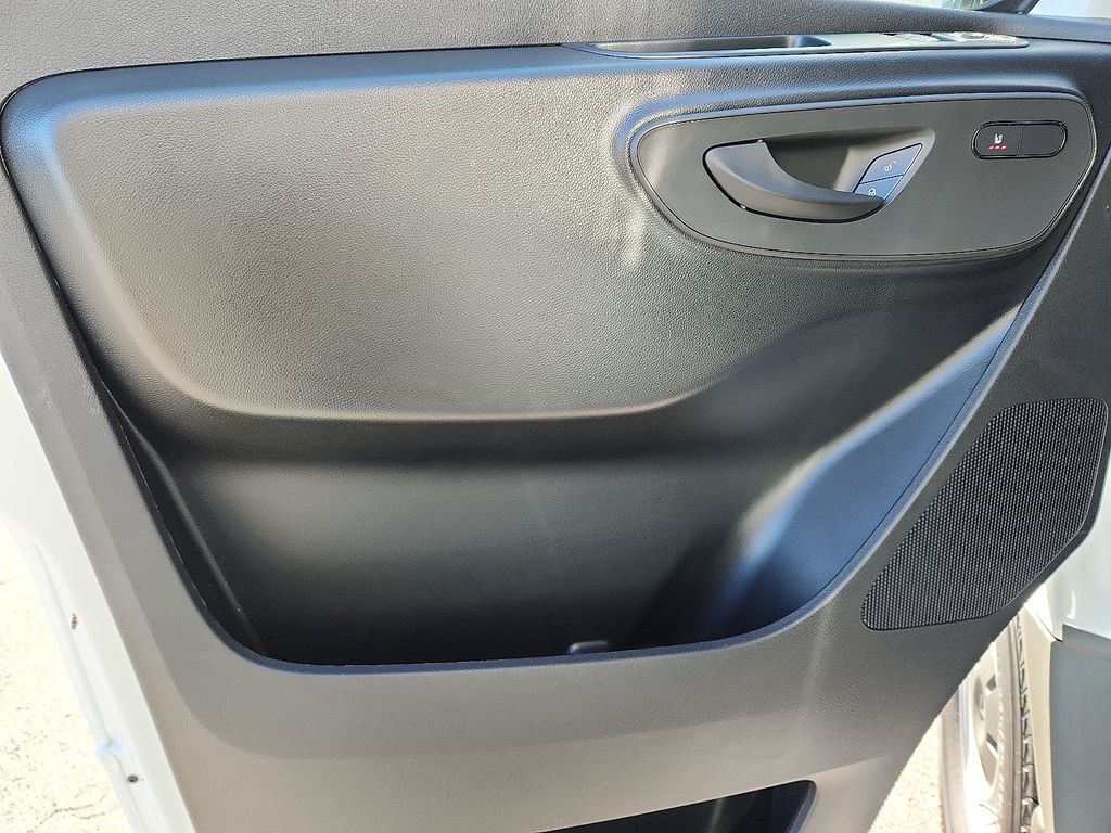 Thumbnail: 2025 Mercedes-Benz Sprinter - 8