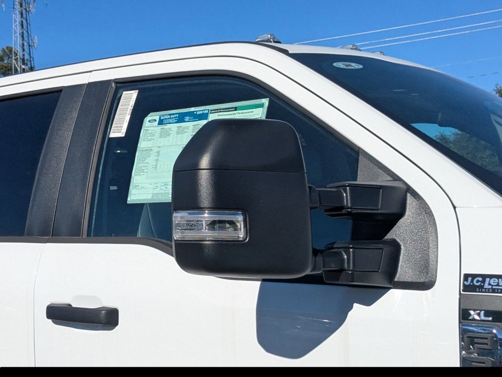 2025 Ford F-350 Chassis XL