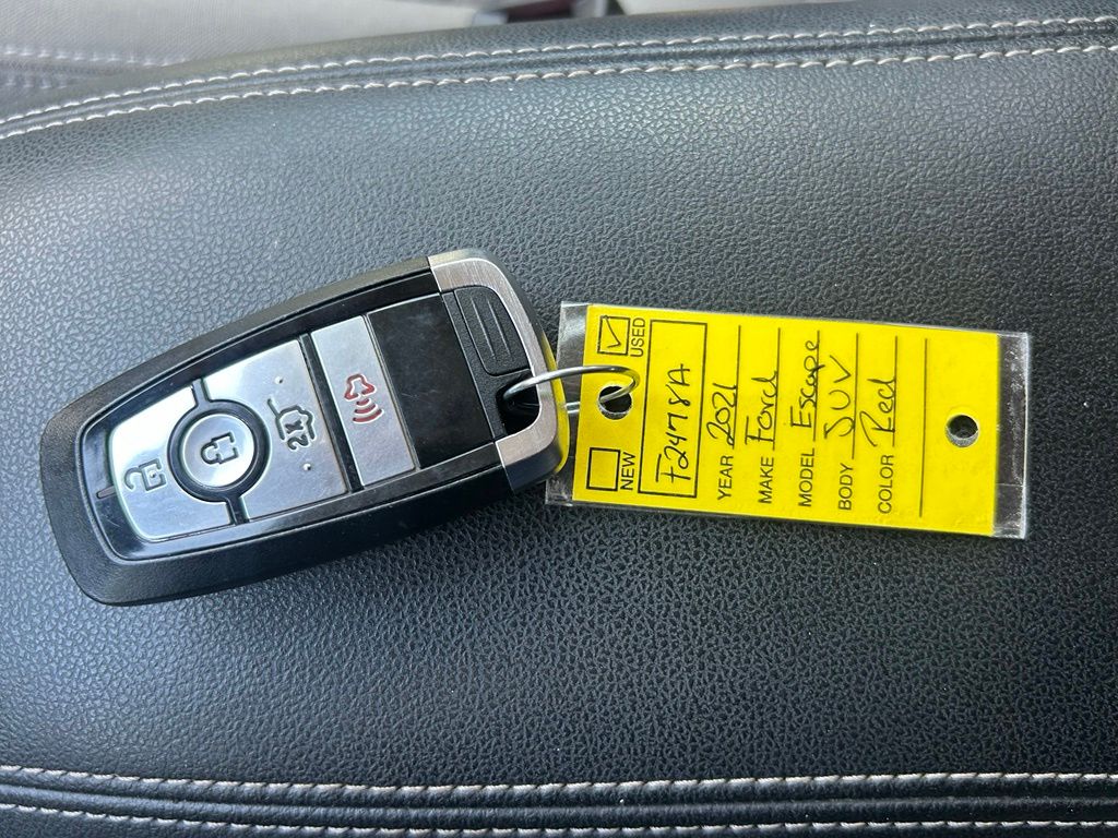 Used 2021 Red Ford SE image 15