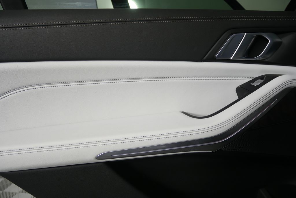 Thumbnail: 2024 BMW X7 - 13