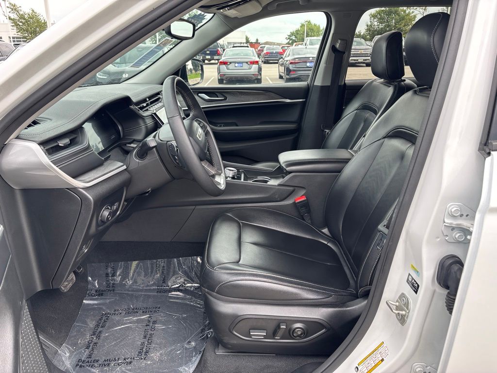 Used 2024 Jeep Grand Cherokee SUV