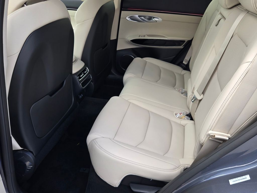 2027 Genesis Gv70
