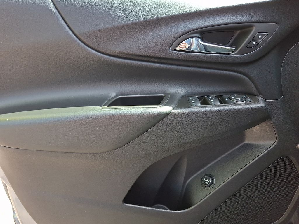 used 2024 Chevrolet Equinox car, priced at $23,354