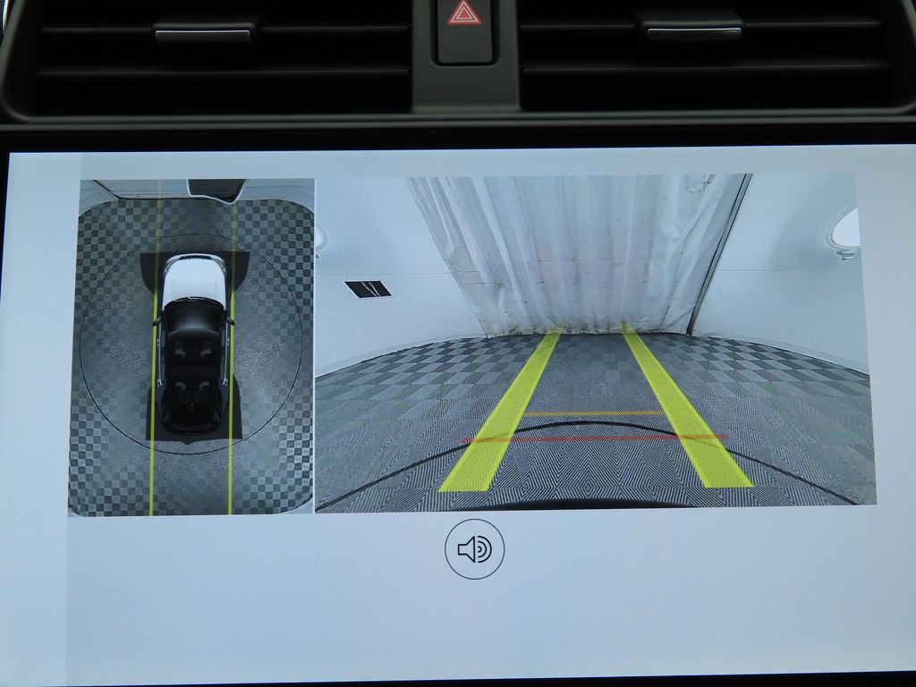 Thumbnail: 2025 Land Rover Discovery - 15