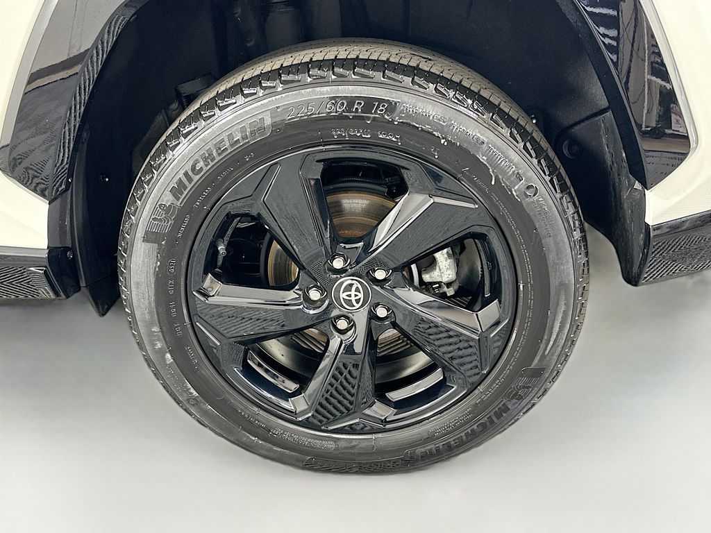 Thumbnail: 2021 Toyota RAV4 - 32