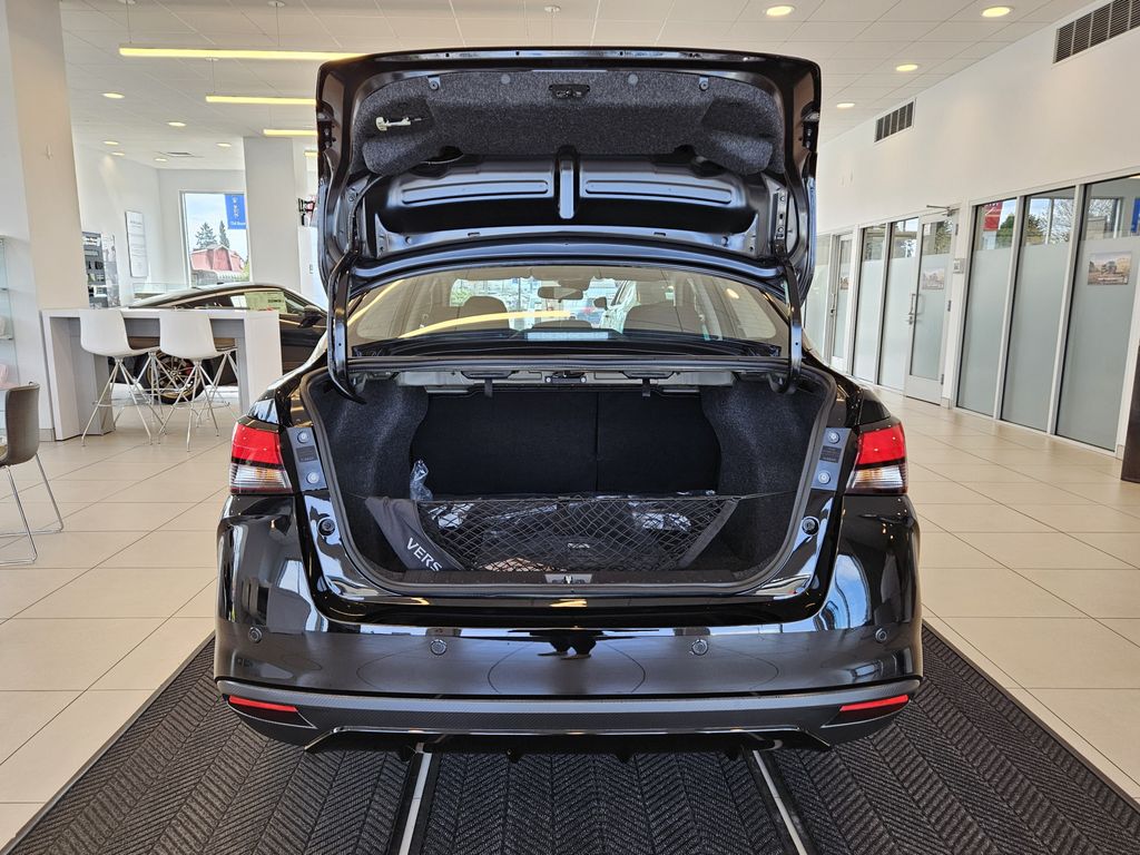 2025 Nissan Versa 1.6 SR