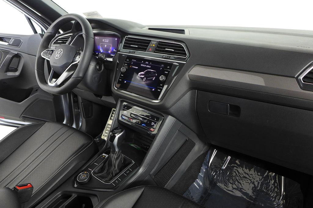 Thumbnail: 2022 Volkswagen Tiguan - 13