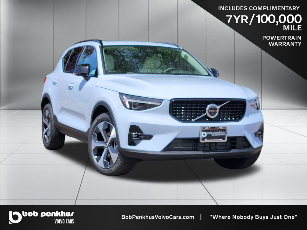 2026 Volvo XC40 B5 Plus