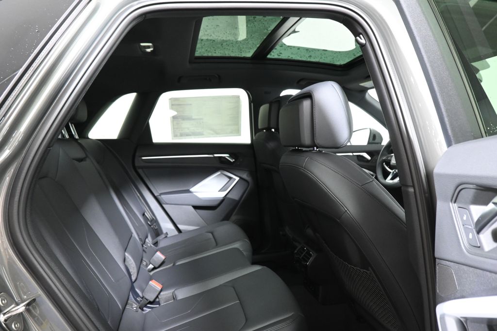 Thumbnail: 2025 Audi Q3 - 20