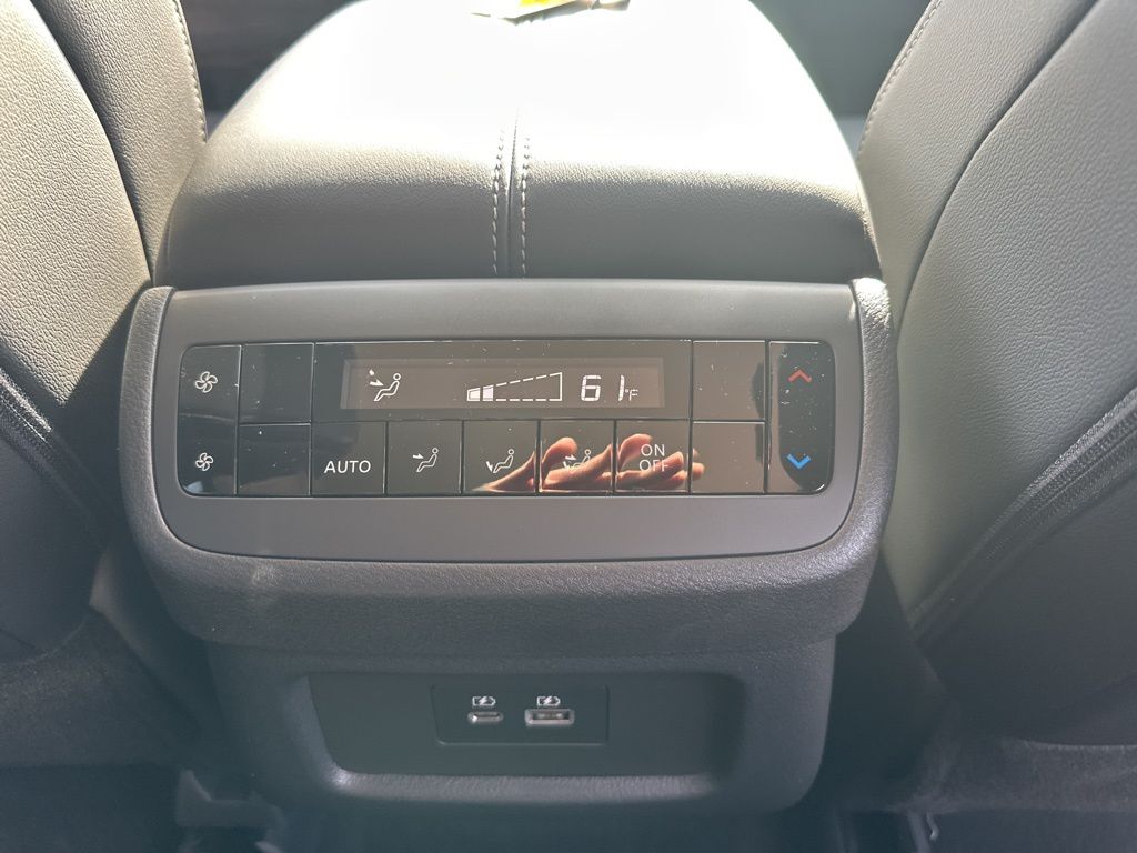 2025 Everest White Pearl Tricoat Nissan Pathfinder SL FWD SUV