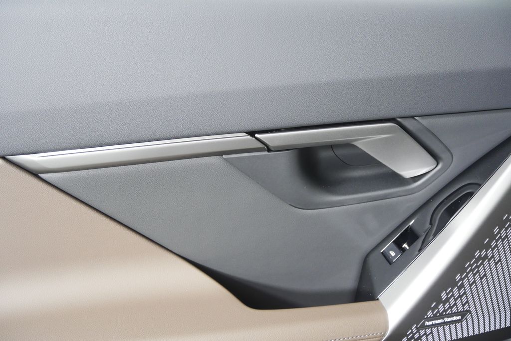 Thumbnail: 2026 BMW 5 Series - 13