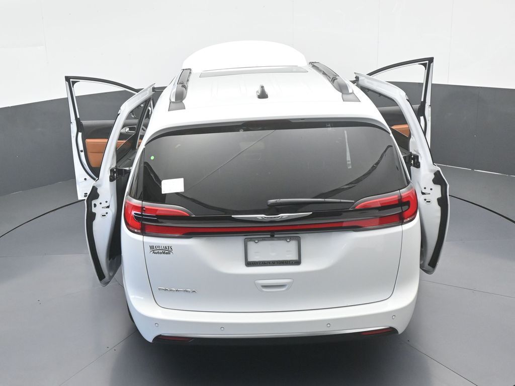 New 2026 Bright White Clearcoat Chrysler Pinnacle image 78