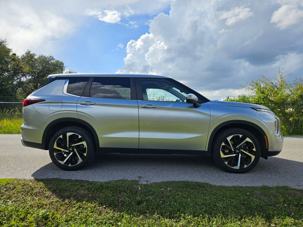Thumbnail: 2024 Mitsubishi Outlander - 6