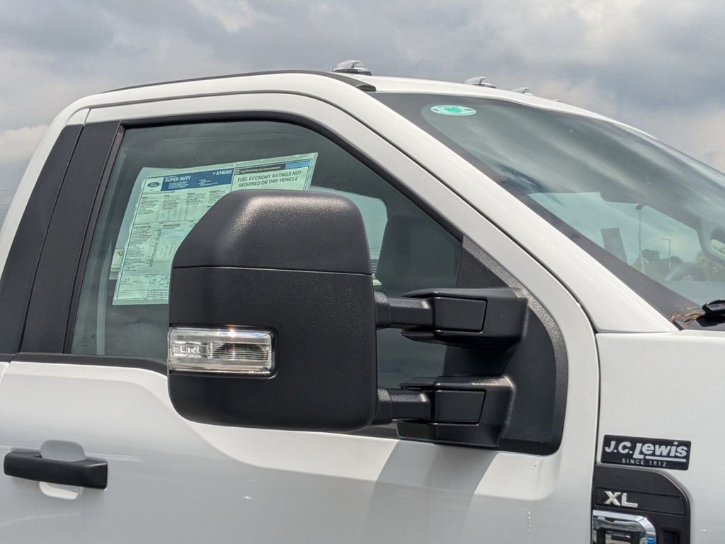 2025 Ford F-550 Super Duty 