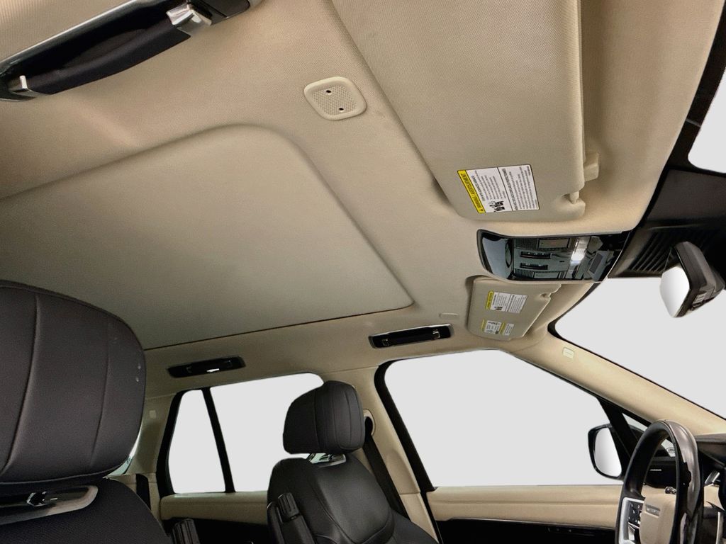 Thumbnail: 2023 Land Rover Range Rover - 17