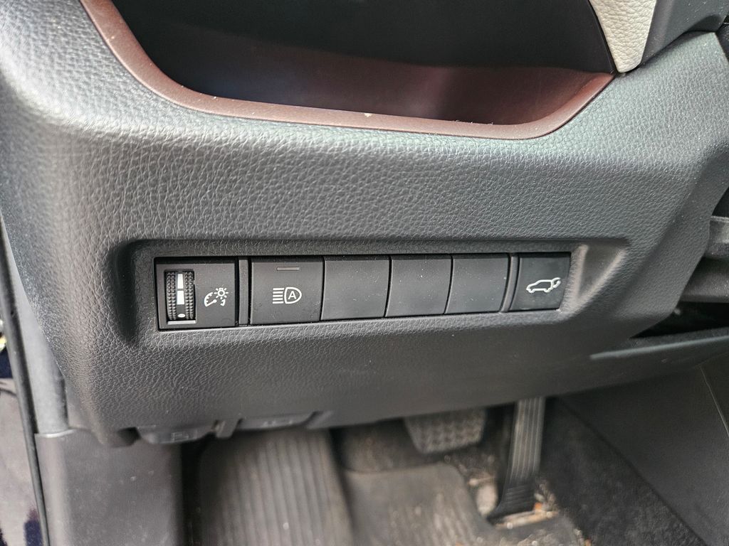 2022 Toyota RAV4 Limited 19