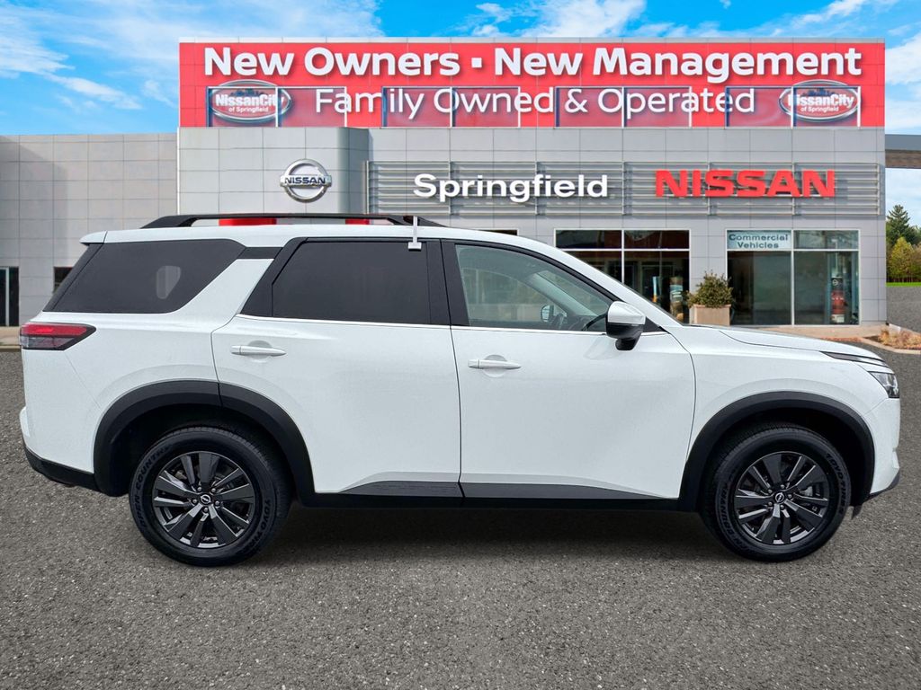 View vehicle photo 6