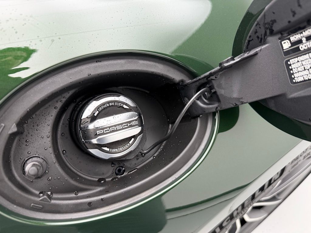 Thumbnail: 2026 Porsche 911 - 30