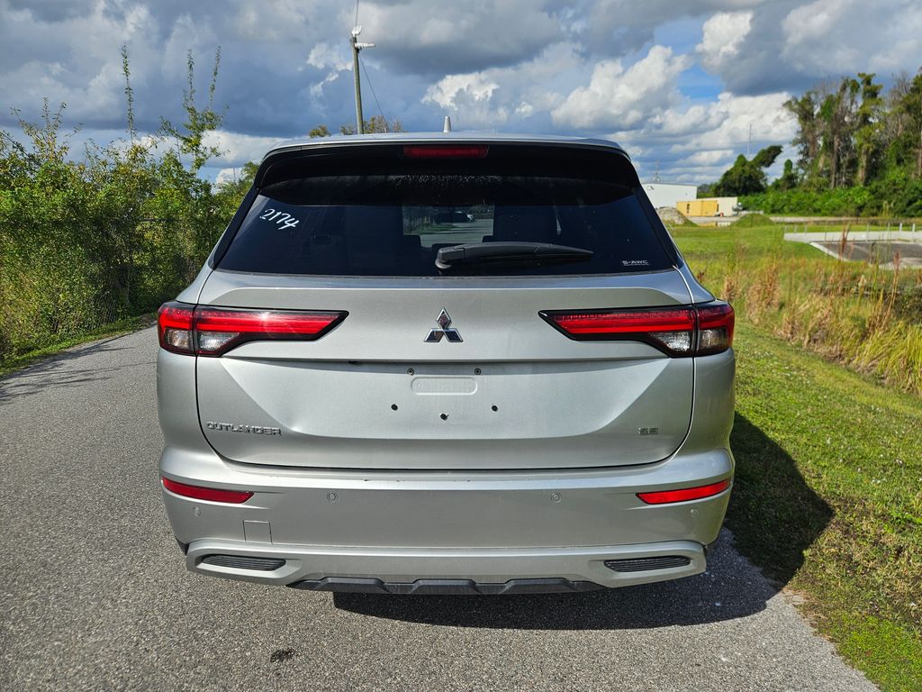 Thumbnail: 2024 Mitsubishi Outlander - 4